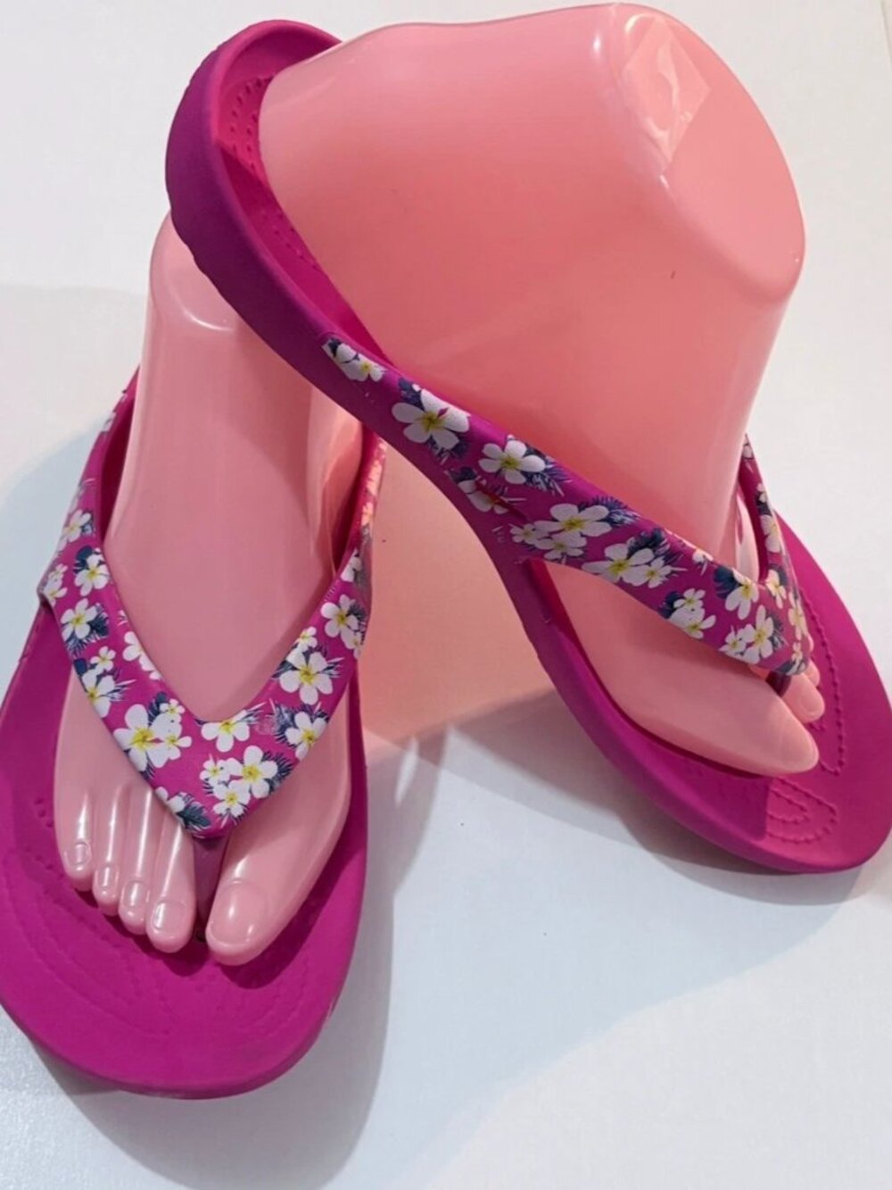 CROCS Pink Floral-Print Flip Flop Sandals Size 9